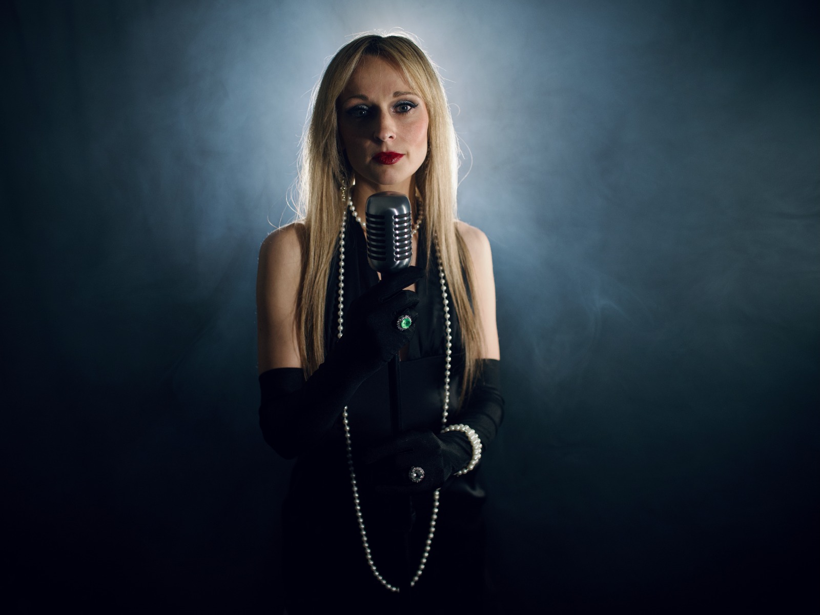 La Norma — voce femminile in controluce